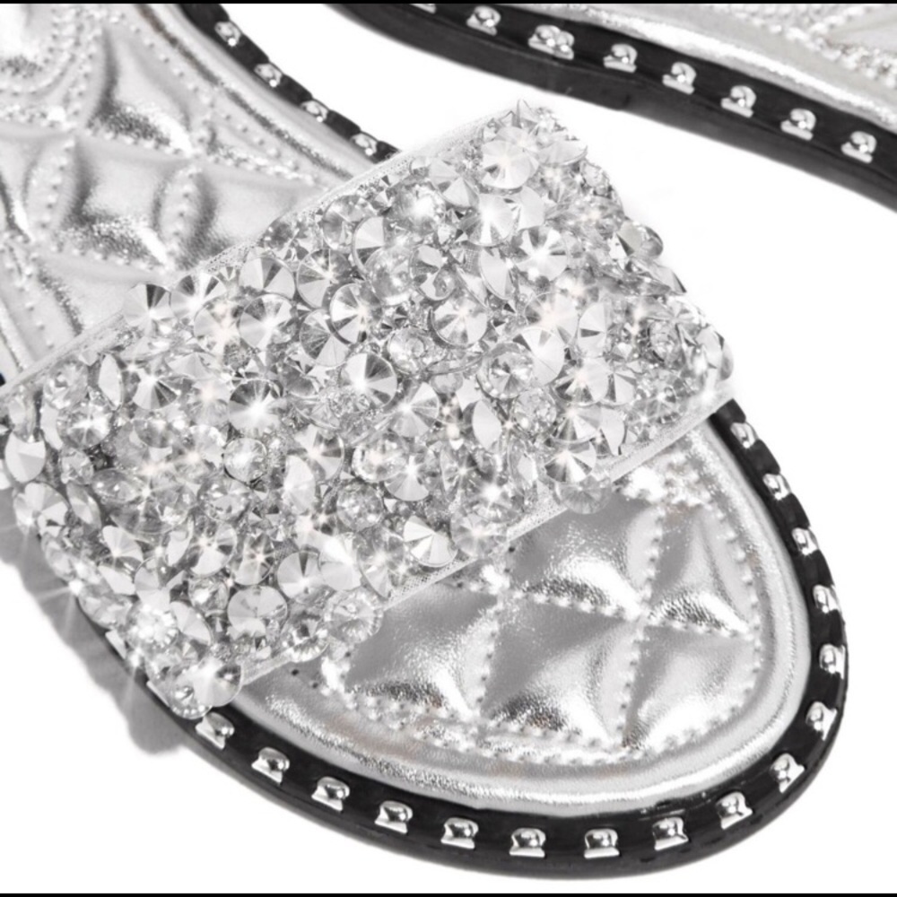 ‼️SOLD ‼️ Beautiful rhinestone sandal slides